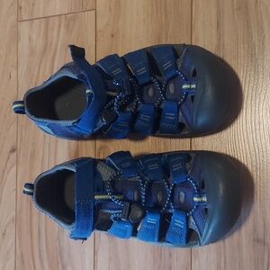 Kids 3 blue keen sandles